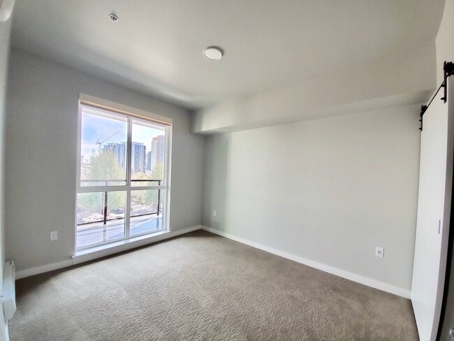 Building Photo - Downtown Bellevue 1BR Condo with Parking | Walk to Bellevue Square