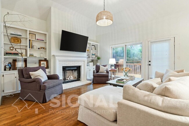 Building Photo - 709 Stonewall Dr