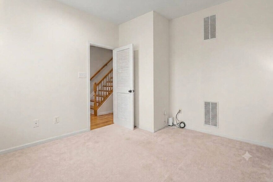 Building Photo - 1056 Pipistrelle Ct