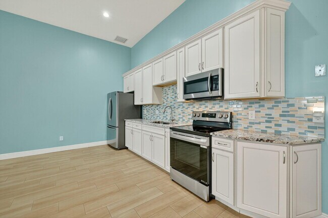 Building Photo - 341 SW Kestor Dr