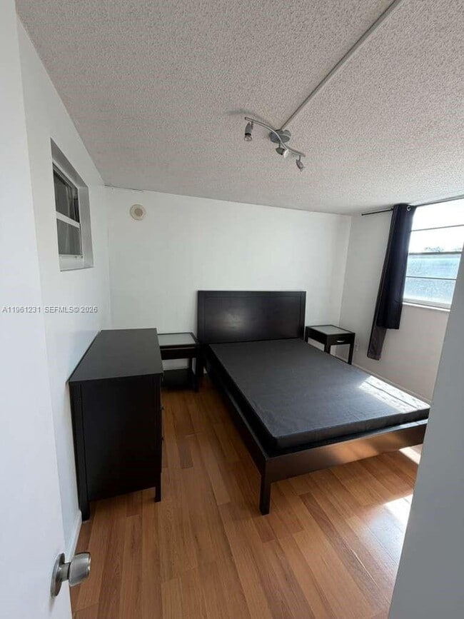 Building Photo - 1465 NE 123rd St