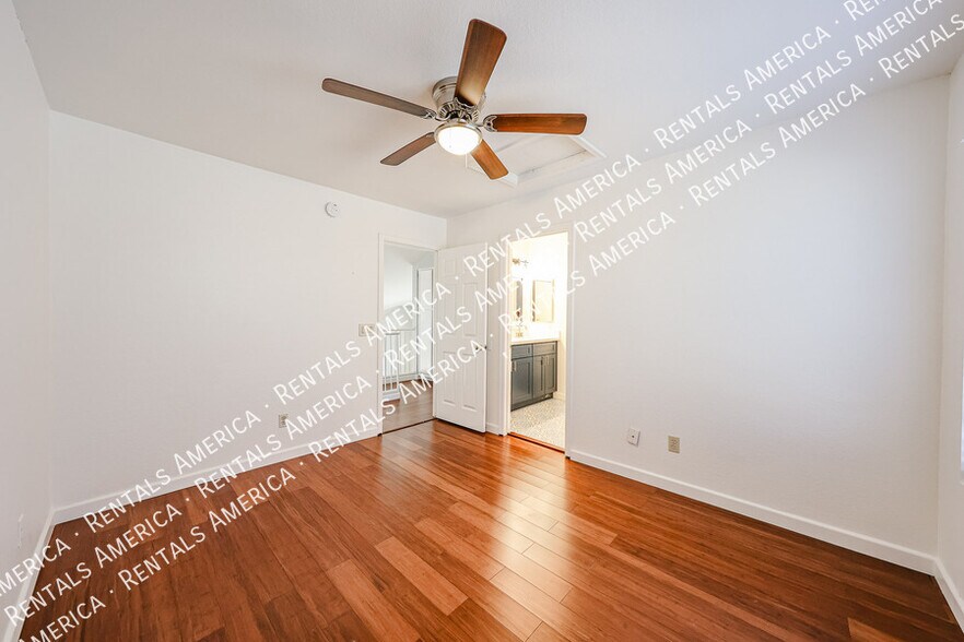 Building Photo - 6784 W Louise Dr