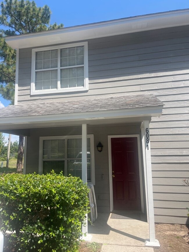 Primary Photo - 2 Bed, 1.5 Bath Townhouse