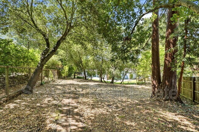 Building Photo - 10 Corte Del Rey