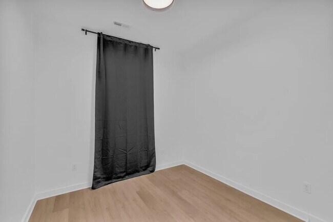 Building Photo - Modern 4-Bed Townhouse in Ridgedale – Minutes from Downtown Chattanooga!