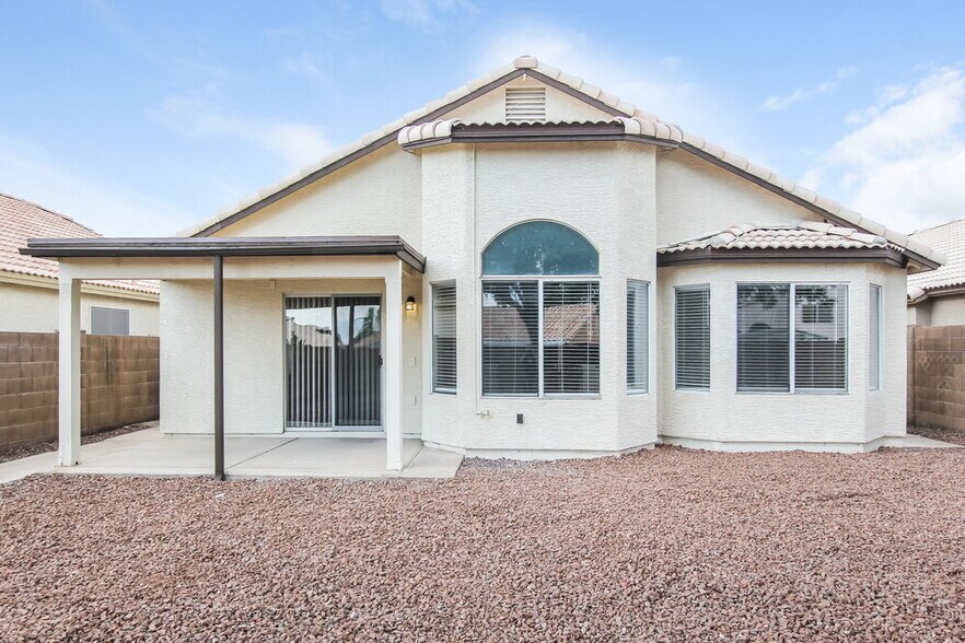 Building Photo - 8413 W Bluefield Ave