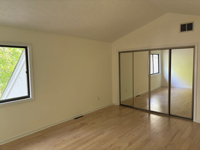 Building Photo - 2729 Poplar Ln