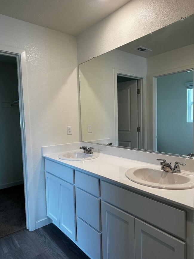 Building Photo - 5057 Star Dance Cir