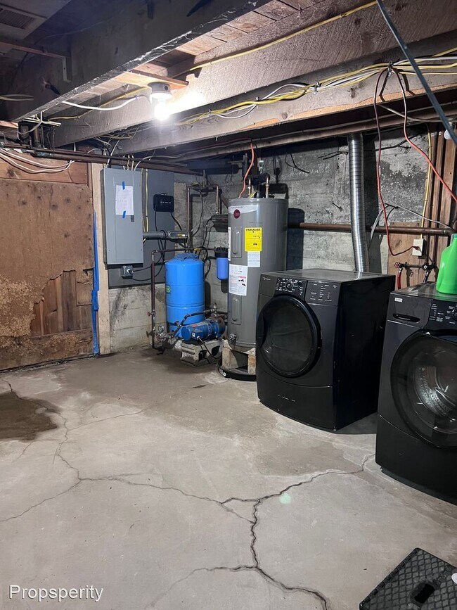 Building Photo - 2 br, 1 bath House - 843 Bar Harbor Road