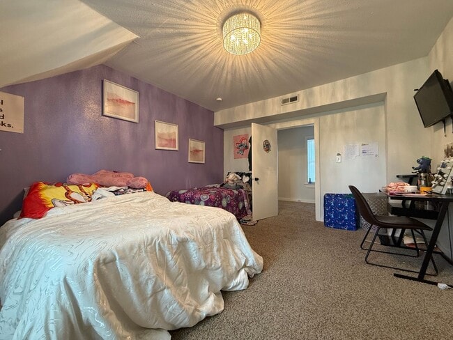 Building Photo - Stunning 3 Bedroom 1 Bathroom Single Family Home in St. Paul! Apply TODAY!