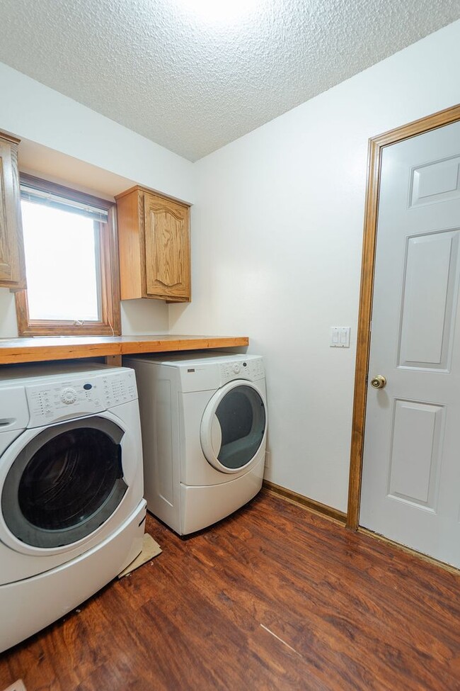 Building Photo - Beautiful 4 bedroom, 3 bathroom home on the East End of Hot Springs Village. Pets are considered ...