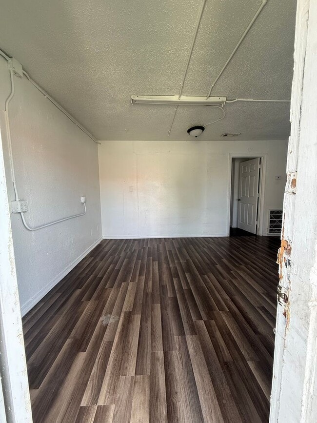 Building Photo - 511 N 2nd St