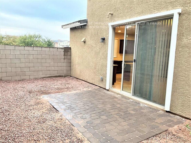Building Photo - 214 N Sandal