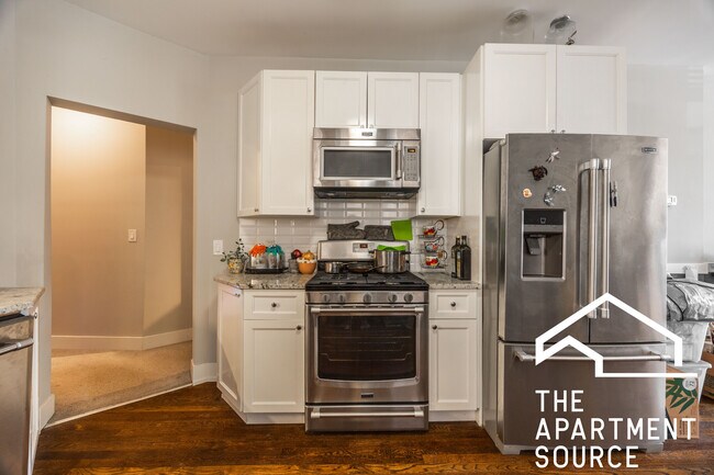 Building Photo - 3022 N Avers Ave
