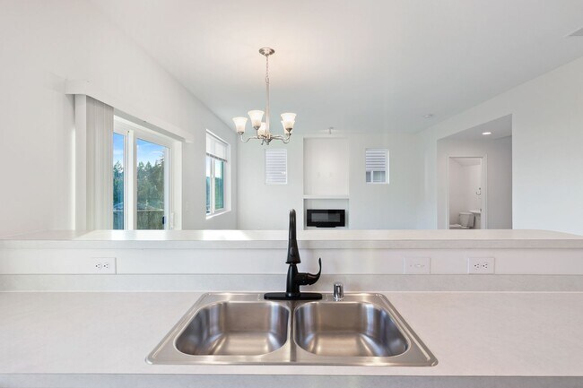 Building Photo - Like-New Tumwater Hill Home with A/C - 3 beds, 2.5 baths