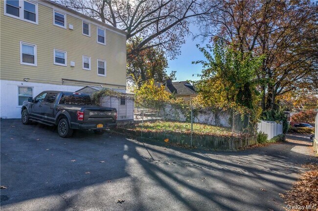 Building Photo - 7 Yonkers Terrace