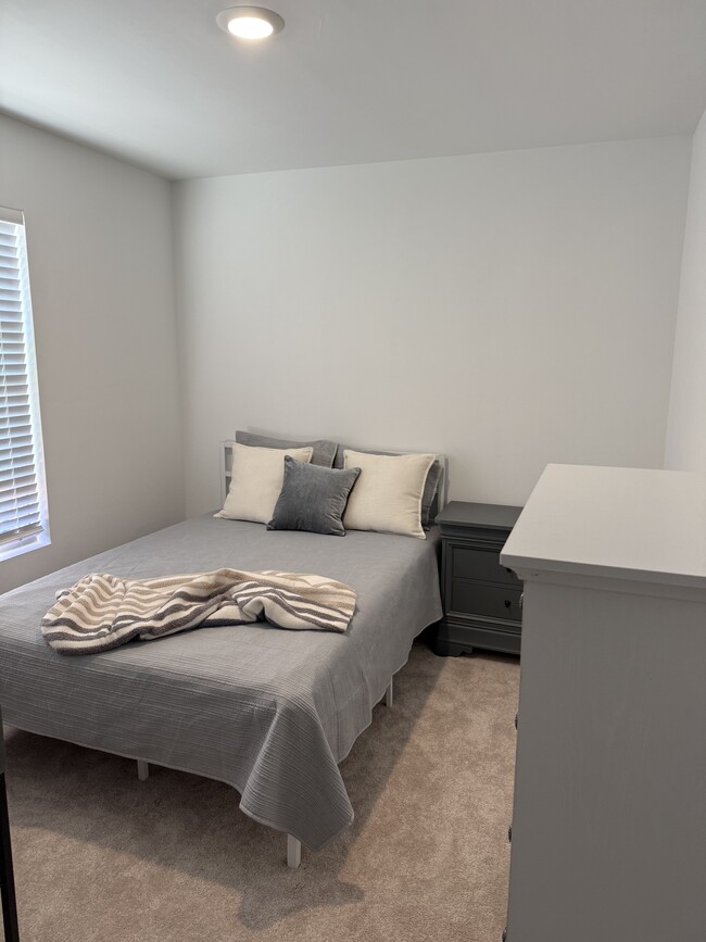 Building Photo - 1919 Wolford Wy