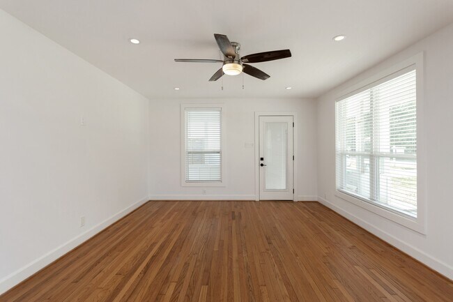 Building Photo - 1834 Norcrest Dr