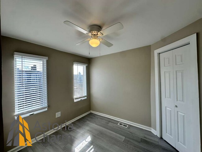 Building Photo - 3 Bedroom Rowhome with Deck and Updated Kitchen