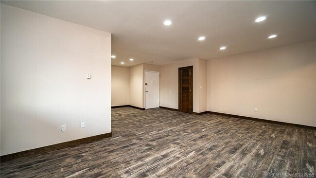 Building Photo - 333 Vincelette St