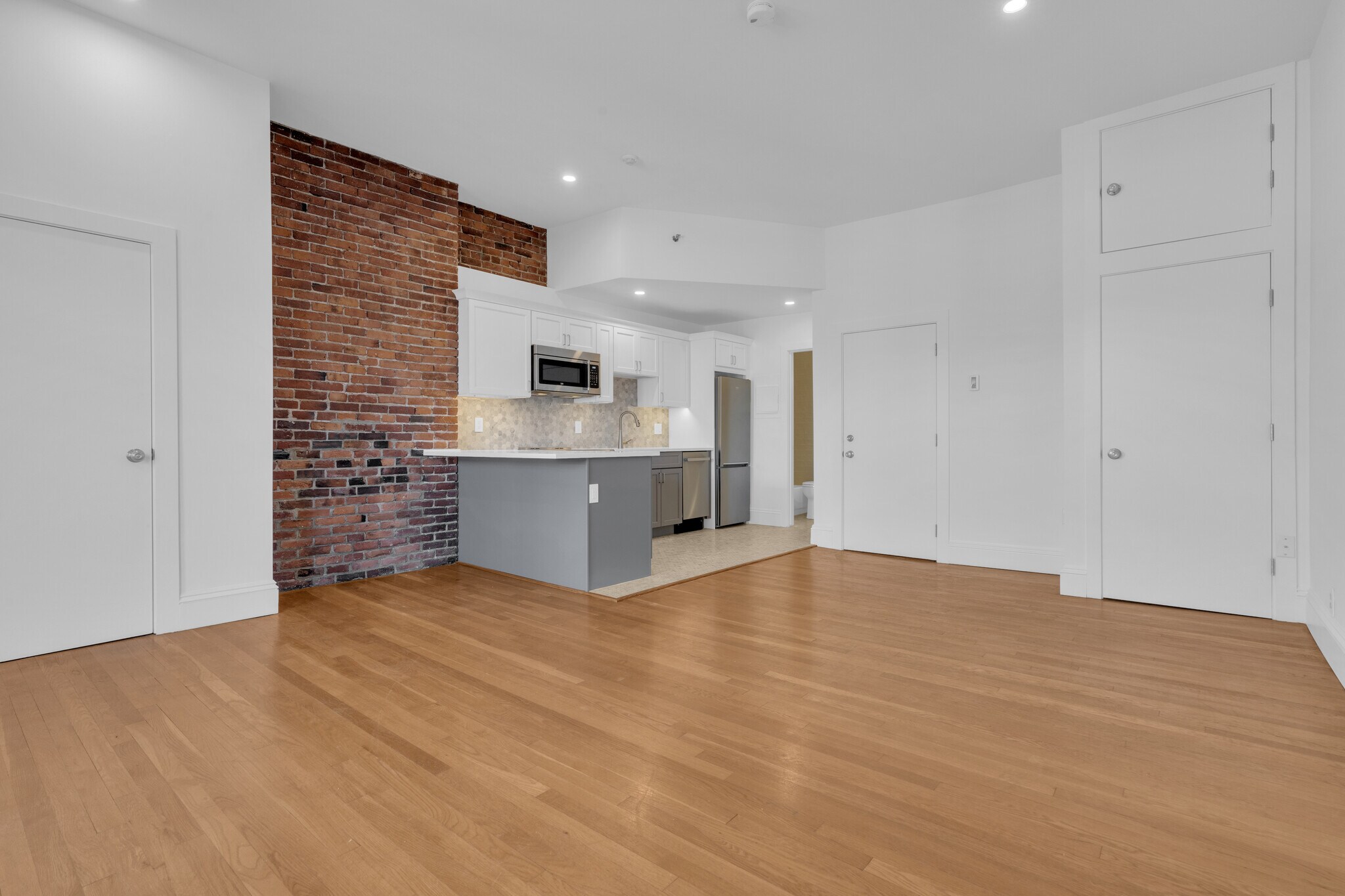 Building Photo - 389 Beacon St