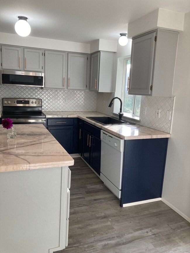 Building Photo - 1525 Blackberry Dr