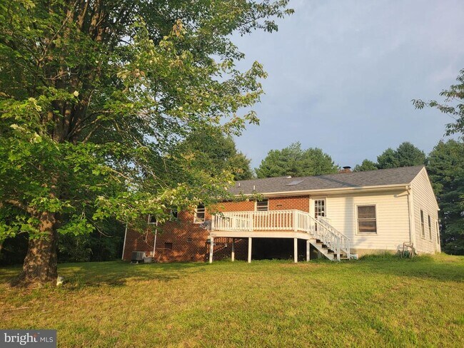 Building Photo - 90 Parrish Ln