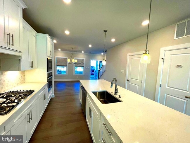 Building Photo - 33789 Freeport Dr