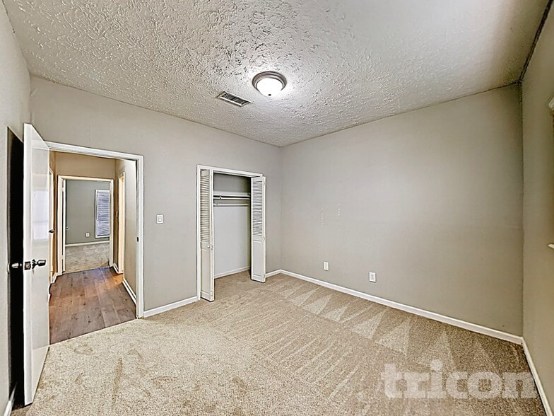 Building Photo - 535 Shady Brook Dr