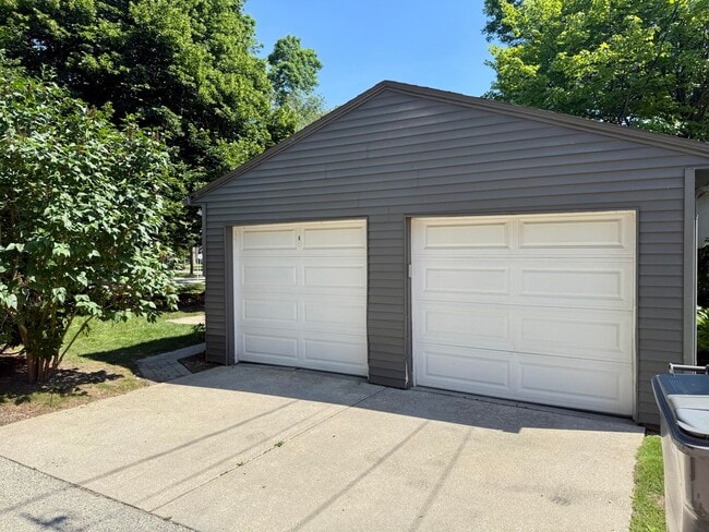 Building Photo - 5663 N Consaul Pl
