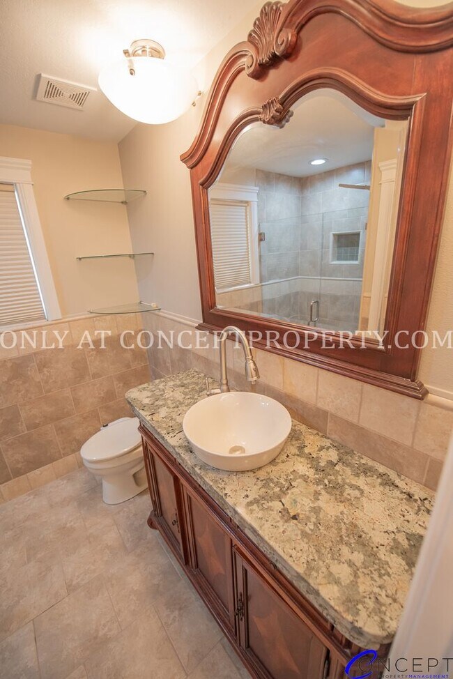 Building Photo - Attractive 4 Bed 3 Bathroom Home: Backing Park - 2 Car Garage