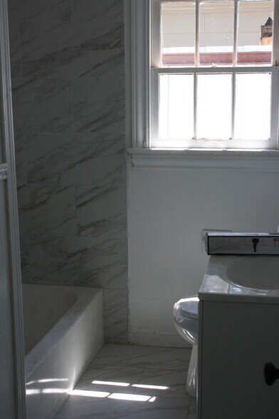 Building Photo - 2221 21st St