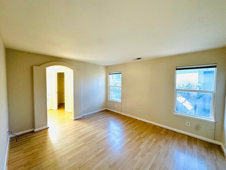 Building Photo - 3729 Seine Ct