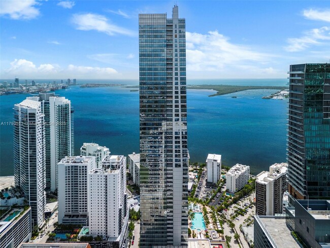 Building Photo - 1425 Brickell Ave