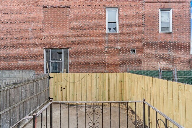Building Photo - 6049 Elmwood Ave