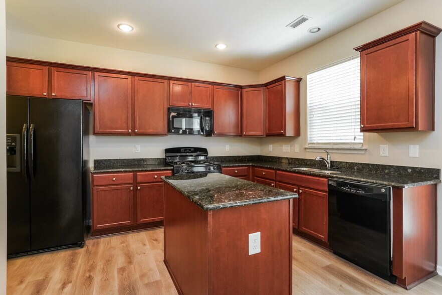 Building Photo - 1304 Cathedral Rock Ct