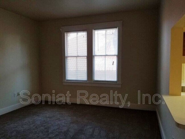 Building Photo - 110 S Pierce St