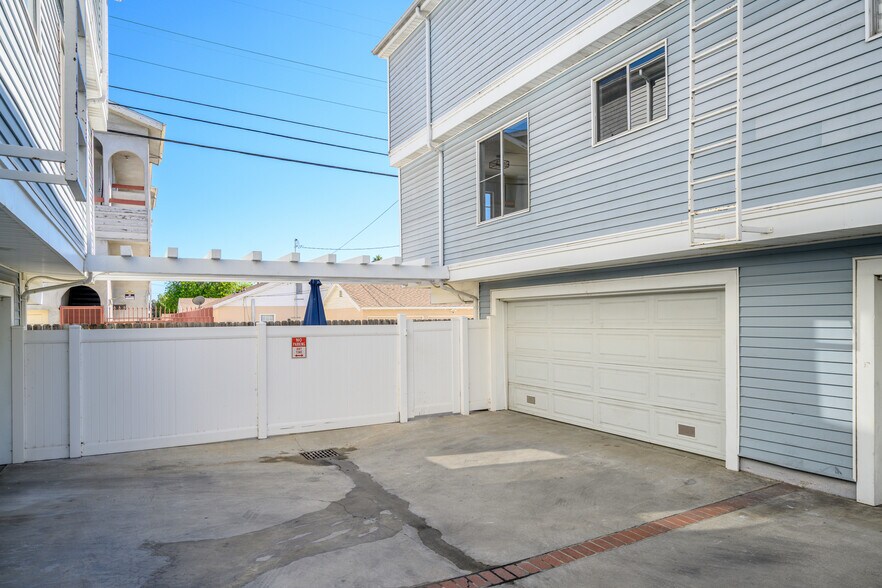 Building Photo - 1030 Ruberta Ave