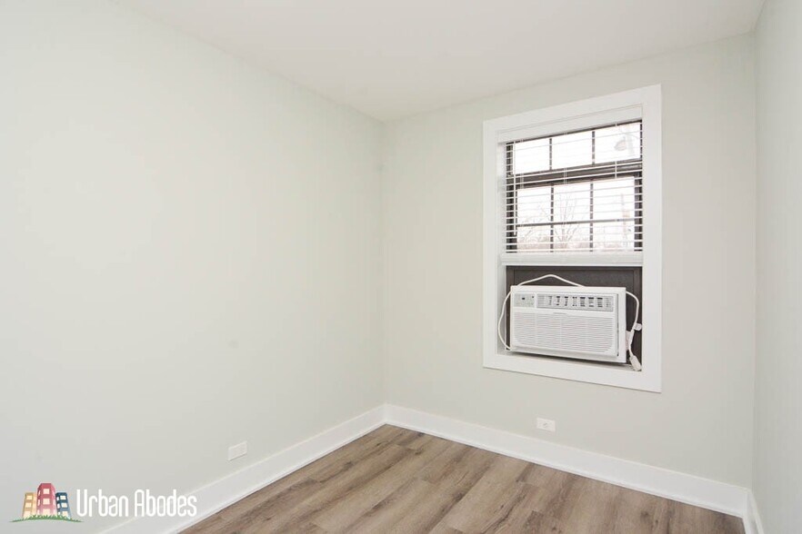 Building Photo - 727 Saint Johns Ave