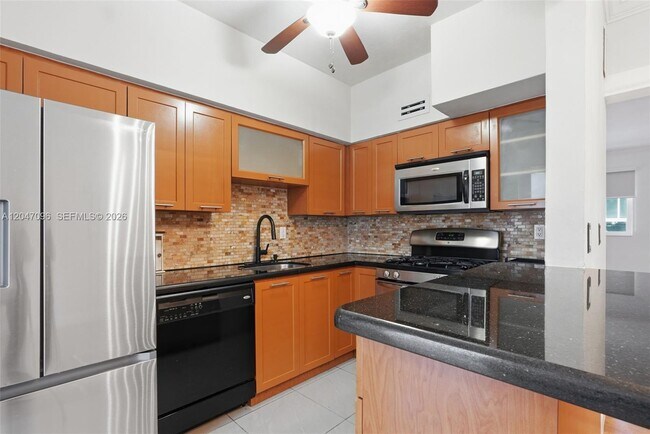 Building Photo - 9881 W Bay Harbor Dr