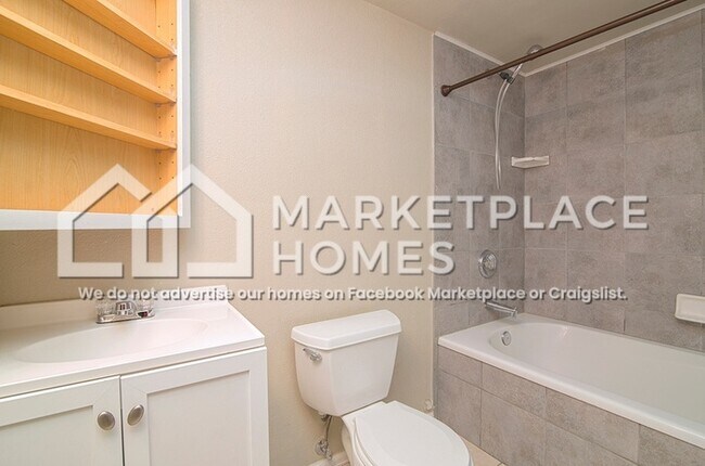 Building Photo - 147 S Golfwood Dr W