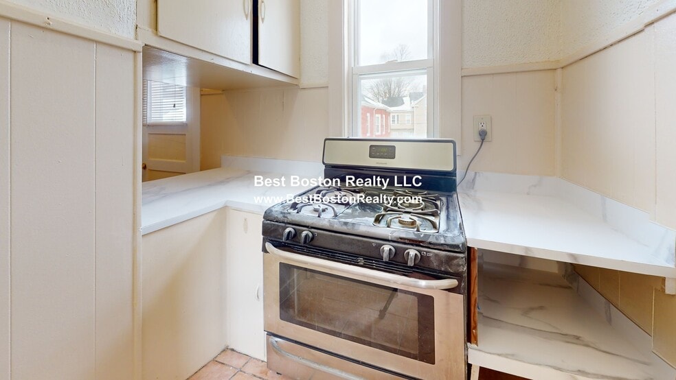 Building Photo - 93 Capen St