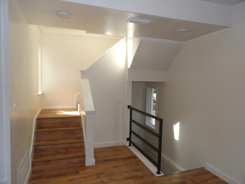 Building Photo - 3910 Buena Vista St