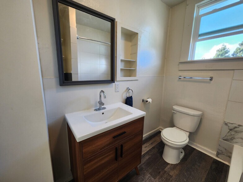 Bathroom - 544 Grant St