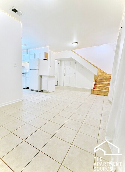 Building Photo - 1900 S Throop St