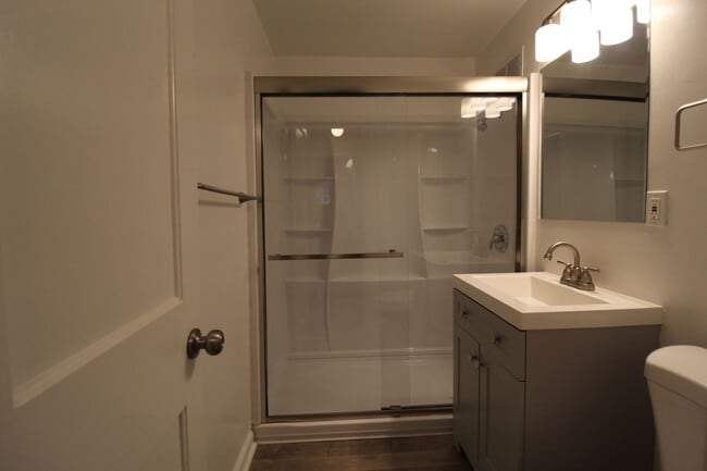 Building Photo - June FREE On This Updated 1 Bedroom 1 Bath Duplex in Navy Hill Area in Olathe
