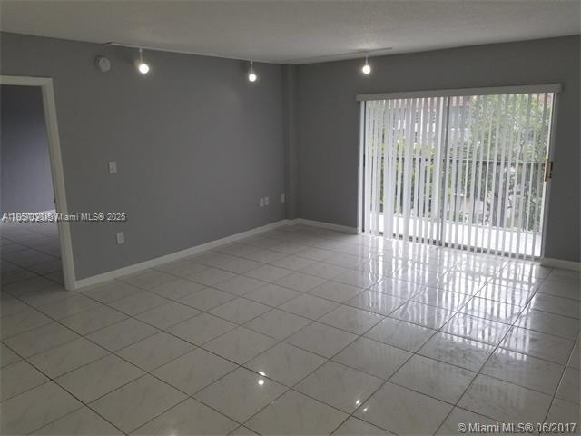 Building Photo - 4160 Inverrary Dr