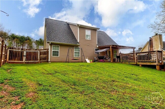 Building Photo - Beautiful 3BR/3BA Home with Private Pool in Commerce