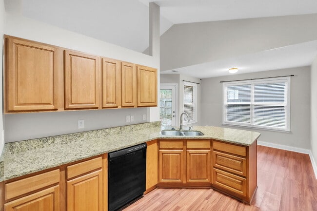 Building Photo - 3BR/2BA Home in Tyger Pointe with Bonus Room & Fenced Yard!