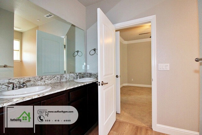 Building Photo - 867 Congaree Ln
